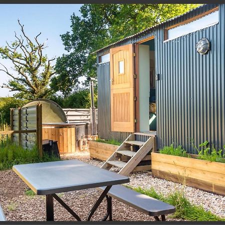 Shepherds Hut With Scandinavian Hot Tub And Hydromassager Sway Extérieur photo