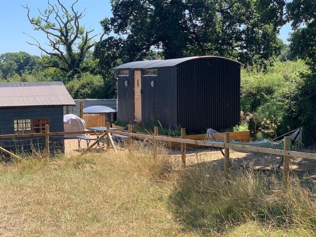Shepherds Hut With Scandinavian Hot Tub And Hydromassager Sway Extérieur photo